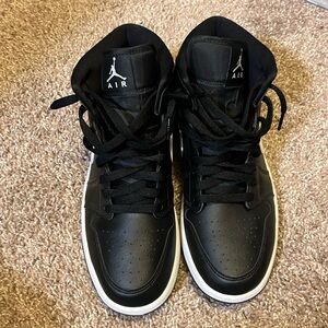 Black Jordan 1 Mid’s